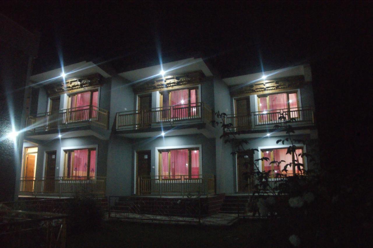 Chandan Guest House เลห์ ภายนอก รูปภาพ
