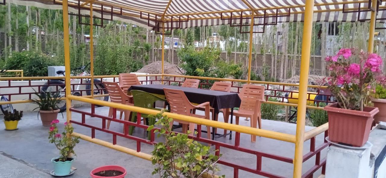 Chandan Guest House เลห์ ภายนอก รูปภาพ