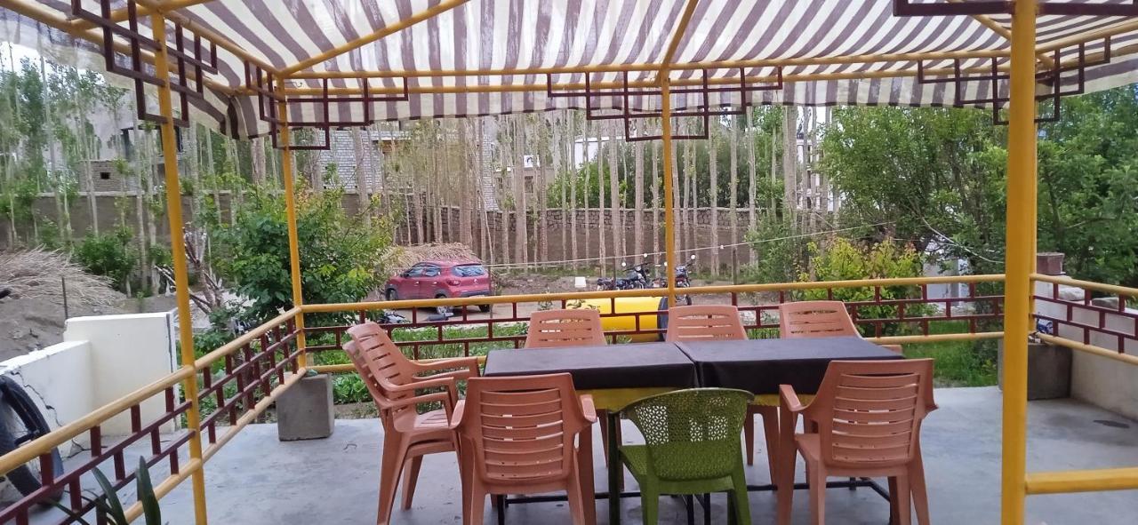Chandan Guest House เลห์ ภายนอก รูปภาพ